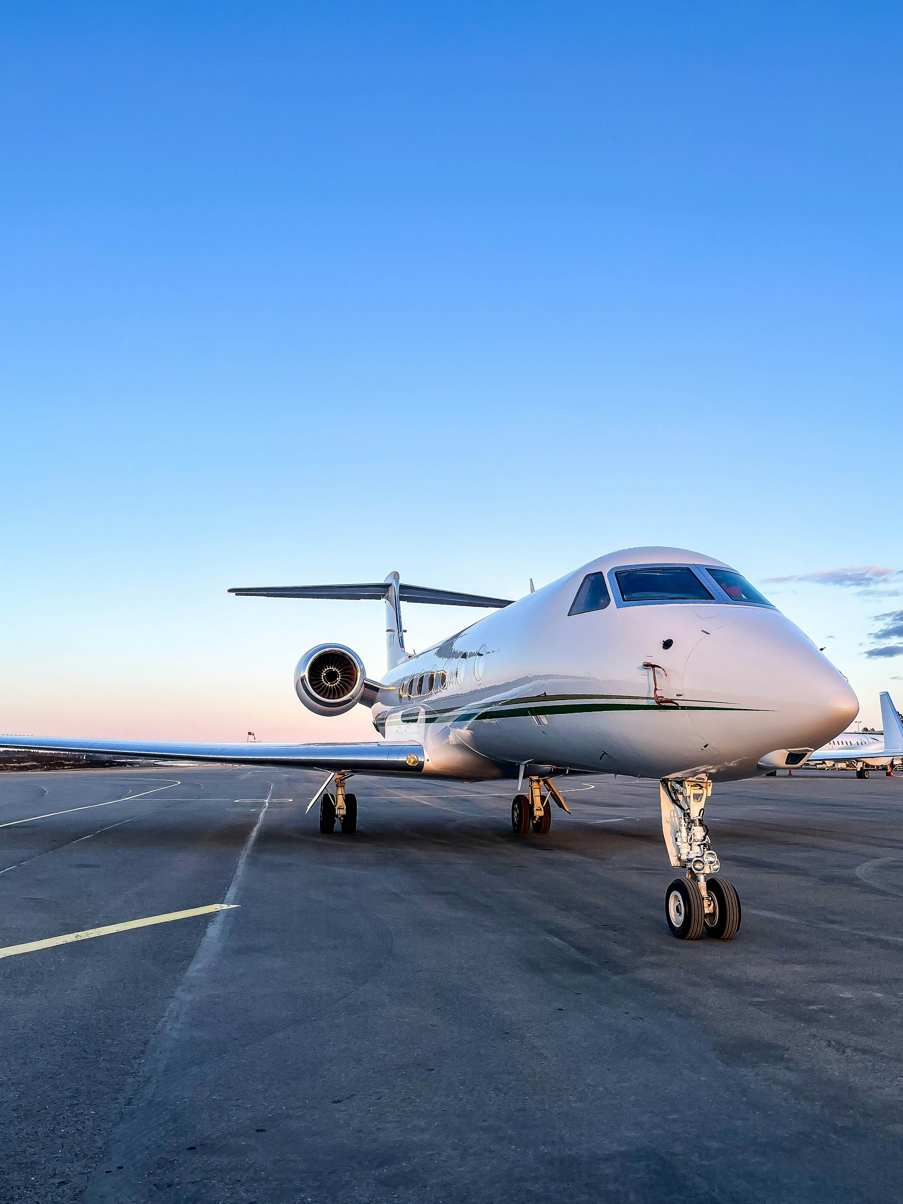 LVK Livermore Municipal Airport transportation service with luxury black car and limousine fleet for wine country aviation transfers