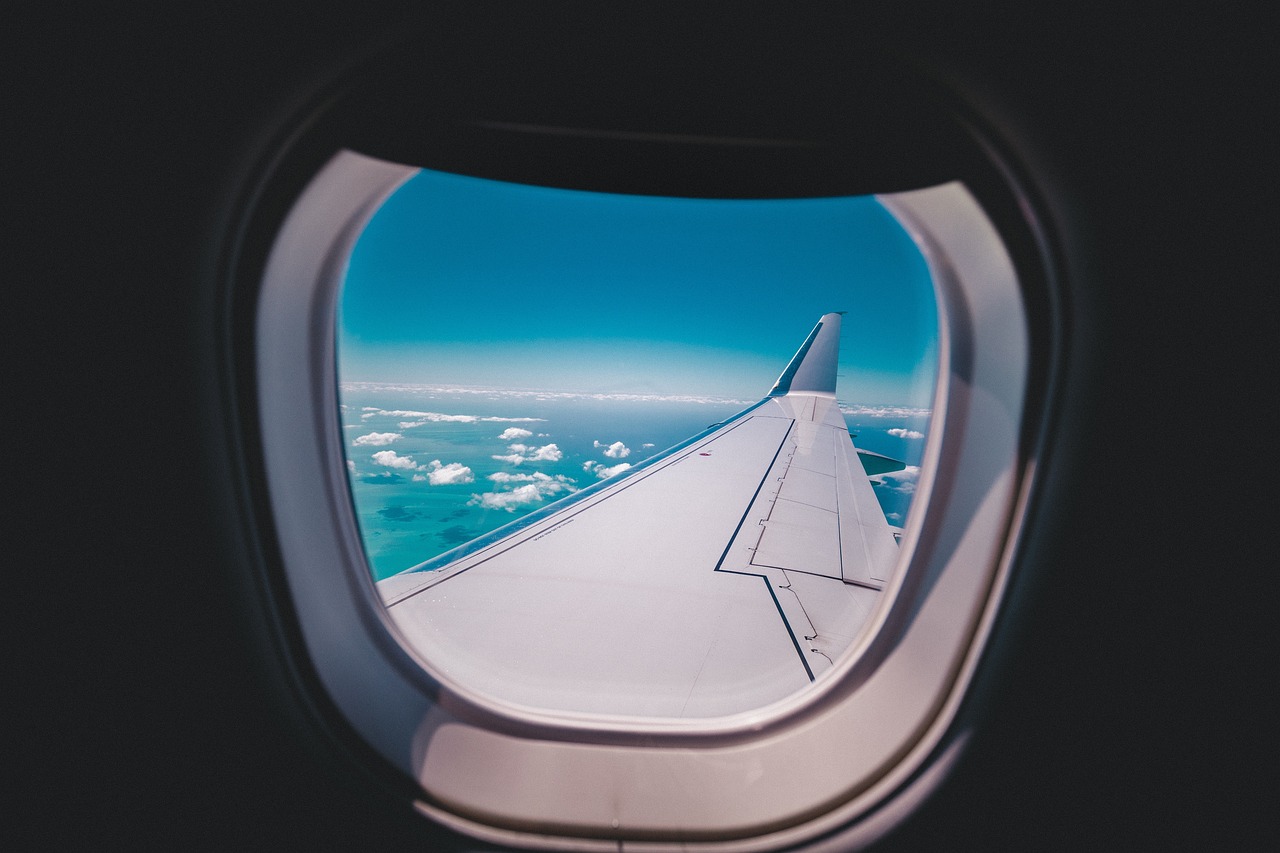 KaiserAir and Signature Flight Support Oakland airport transportation with luxury black car and limousine fleet for private aviation FBO transfers